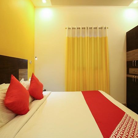 Oyo 10152 Rail View Residency Otel Alappuzha Dış mekan fotoğraf