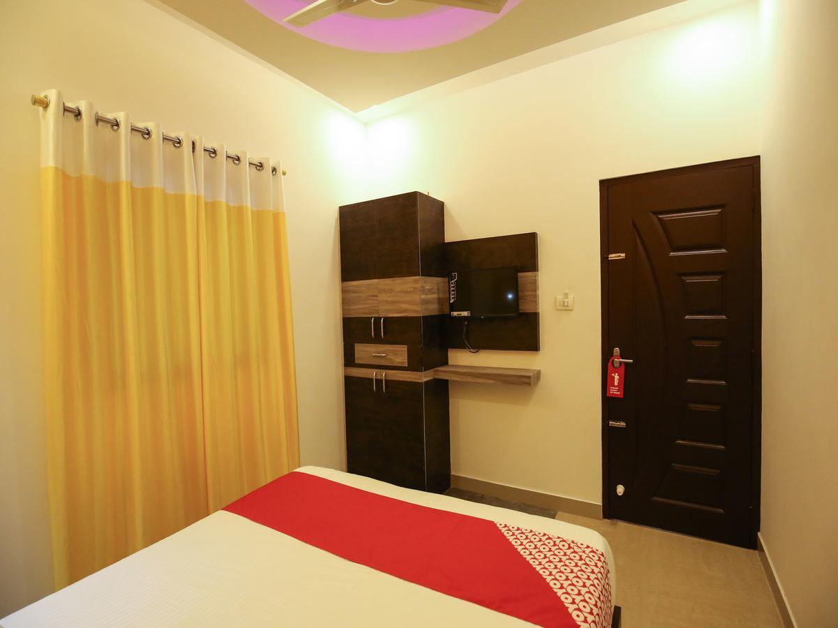 Oyo 10152 Rail View Residency Otel Alappuzha Dış mekan fotoğraf