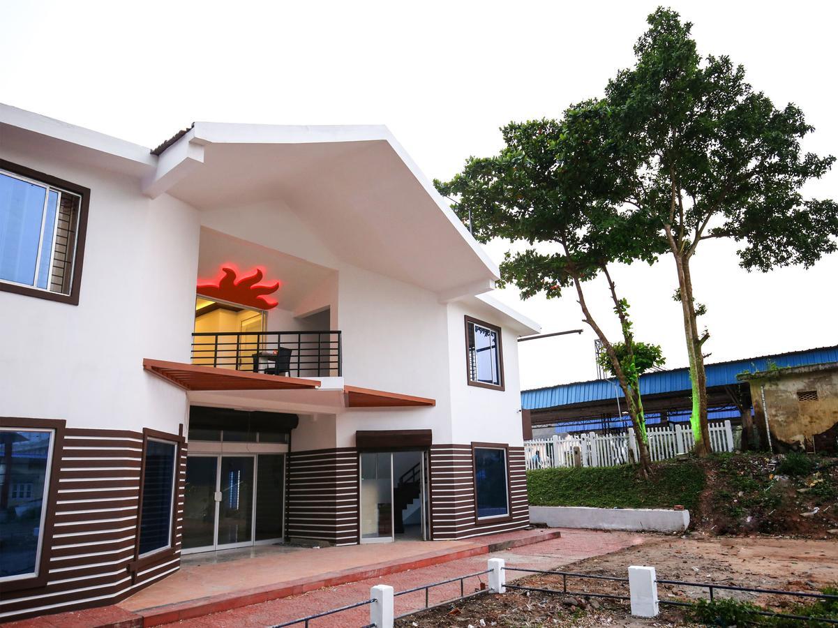 Oyo 10152 Rail View Residency Otel Alappuzha Dış mekan fotoğraf