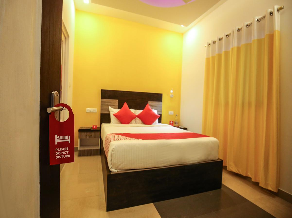 Oyo 10152 Rail View Residency Otel Alappuzha Dış mekan fotoğraf